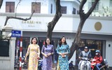 Phụ nữ Công an Hà Nội thướt tha áo dài xuống phố trong ngày 8-3